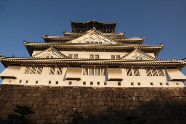 Büyük kaledeki osaka kalesi ve Osaka 'nın en ünlü kalesi.
