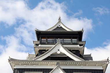 Kuzey Kyushu, Japonya 'daki Kumamoto Kalesi' nin ünlü peyzaj klasik binası..