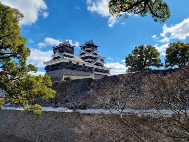 Kuzey Kyushu, Japonya 'daki Kumamoto Kalesi' nin ünlü peyzaj klasik binası..