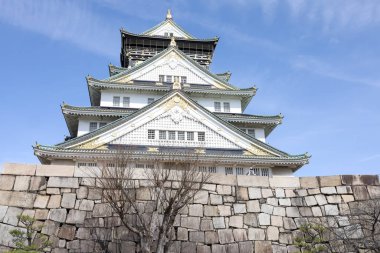 Büyük kaledeki osaka kalesi ve Osaka 'nın en ünlü kalesi.