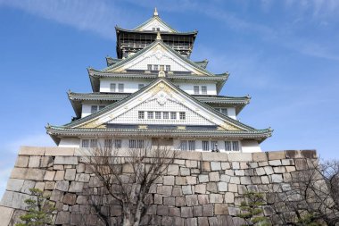 Büyük kaledeki osaka kalesi ve Osaka 'nın en ünlü kalesi.
