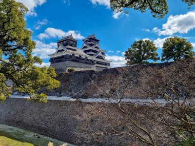Kuzey Kyushu, Japonya 'daki Kumamoto Kalesi' nin ünlü peyzaj klasik binası..