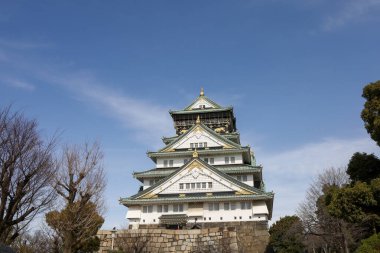 Büyük kaledeki osaka kalesi ve Osaka 'nın en ünlü kalesi.