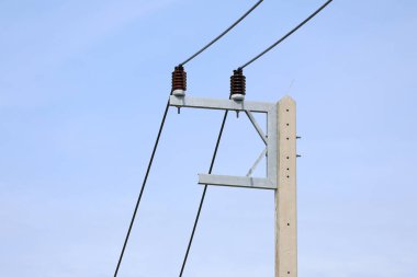 Tayland 'da elektrik direğinin ana elektrik hattı vardır. 