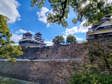 Kuzey Kyushu, Japonya 'daki Kumamoto Kalesi' nin ünlü peyzaj klasik binası..