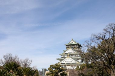 Büyük kaledeki osaka kalesi ve Osaka 'nın en ünlü kalesi.