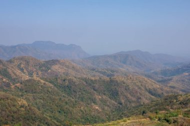 Tayland 'daki Khao Kho' daki manzara dağ ve orman manzarası