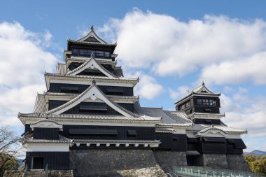 Kuzey Kyushu, Japonya 'daki Kumamoto Kalesi' nin ünlü peyzaj klasik binası..