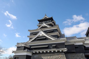 Kuzey Kyushu, Japonya 'daki Kumamoto Kalesi' nin ünlü peyzaj klasik binası..