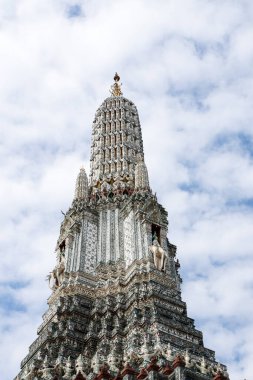 Wat Arun tapınağındaki Pagoda, Bangkok Tayland 'daki Chao Phraya nehri yakınlarındaki tapınak simgesidir.