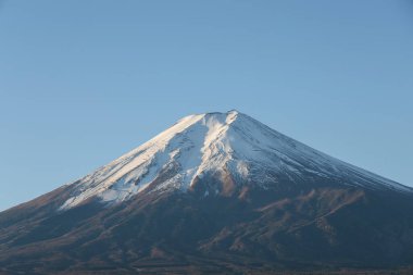 Kışın Kawaguchi Gölü 'nde Fuji Dağı manzarası