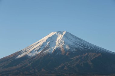 Kışın Kawaguchi Gölü 'nde Fuji Dağı manzarası