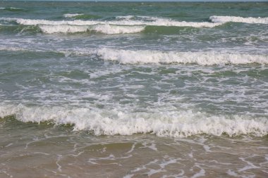 Bahar mevsiminde deniz manzarası için Tayland 'daki en yüksek dalgayı kapatın.