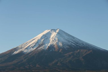 Kışın Kawaguchi Gölü 'nde Fuji Dağı manzarası