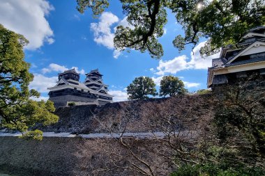 Kuzey Kyushu, Japonya 'daki Kumamoto Kalesi' nin ünlü peyzaj klasik binası..