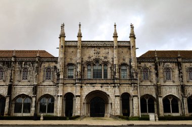 Jeronimos Manastırı Lizbon 'da ünlü bir eski binadır.