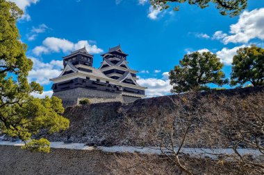 Kuzey Kyushu, Japonya 'daki Kumamoto Kalesi' nin ünlü peyzaj klasik binası..