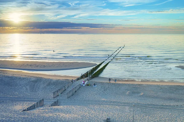 Utsikt Från Holländska Sanddynerna Med Vågbrytare Som Rinner Havet Från — Stockfoto