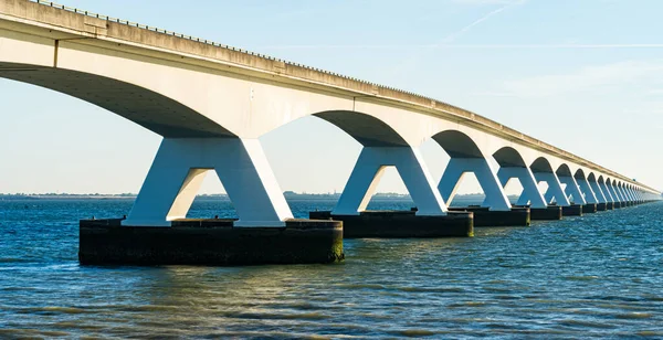 Este Puente Más Largo Los Países Bajos Sobre Mar Zelanda — Foto de Stock
