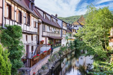 Kaysersberg Fransa 'da renkli bir cadde