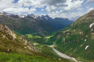 İsviçre Alplerinde Sustenpass 'ın güzel dağ manzarası