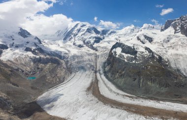 Gornergrat, İsviçre 'deki tren istasyonu. Matterhorn dağı arka planda görünür