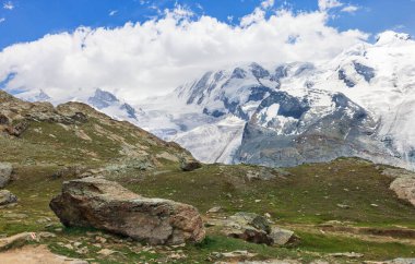 Gornergrat, İsviçre 'deki tren istasyonu. Matterhorn dağı arka planda görünür