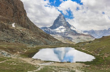 Gornergrat, İsviçre 'deki tren istasyonu. Matterhorn dağı arka planda görünür