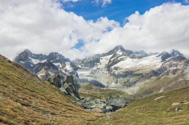 Gornergrat, İsviçre 'deki tren istasyonu. Matterhorn dağı arka planda görünür