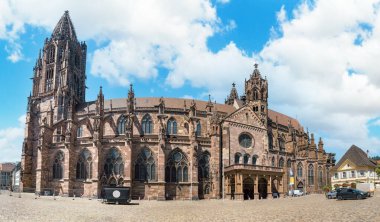 Almanya Freiburg 'un merkezindeki katedral.