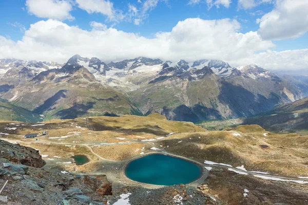 Gornergrat, İsviçre 'deki tren istasyonu. Matterhorn dağı arka planda görünür