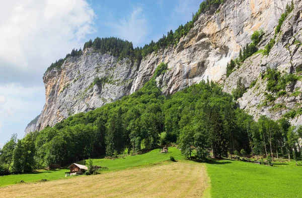 İsviçre Alplerindeki güzel Lauterbrunnen Vadisi