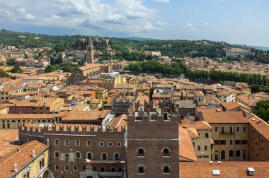 Verona, İtalya 'nın çatı manzarası