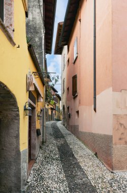 İtalya 'da Garda Gölü kıyısında Malcesine' in eski sokakları