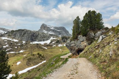Dolomitlerin güzel manzarası, Beş Kule (Cinque Torri) İtalya