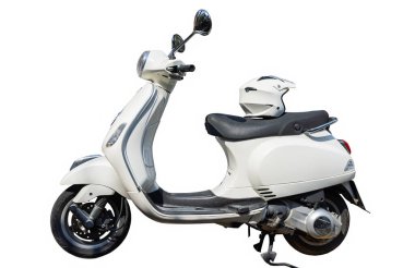 Beyaz arka planda izole edilmiş şirin, beyaz motorlu scooter