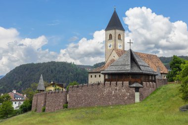 İtalya, Güney Tyrol, Seis am Schlern, Kilise