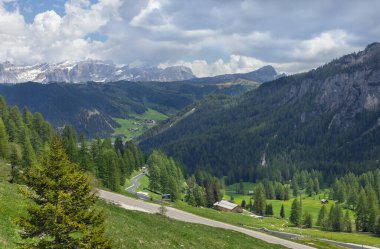 Güzel Passo Gardena İtalyan Dolomitlerinde