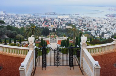 İsrail, Hayfa 'daki Bahai Bahçeleri ve Körfezi' nin Carmel Dağı manzarası