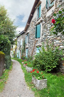 Cenevre Gölü 'ndeki eski Yvoire kasabası Fransa