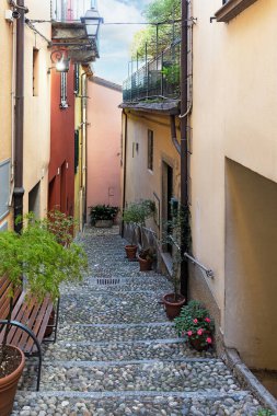 İtalya Gölü 'ndeki Bellagio Caddesi daraldı.