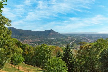 Manzara San Michele Manastırı Val di Susa Torino İtalya 'dan.
