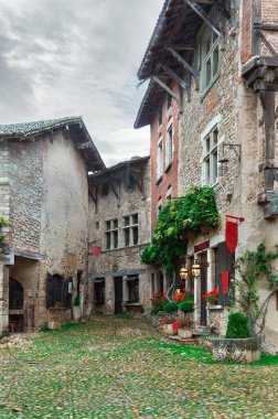 Ortaçağ şehri Perouges Fransa