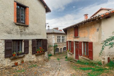 Ortaçağ şehri Perouges Fransa