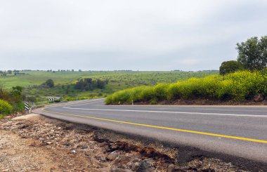 İsrail 'in Golan Tepelerinde güzel bir yol