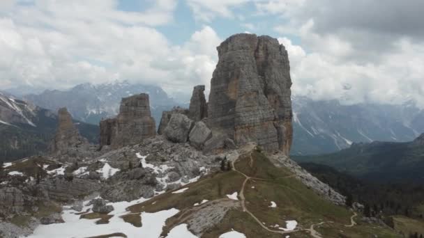 Luchtfotografie Van Een Drone Cinque Torri Dolomites Italië — Stockvideo