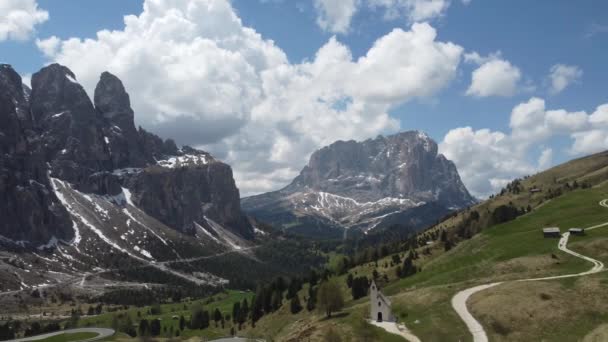 意大利Dolomites Gardena Pass的无人驾驶飞机镜头 — 图库视频影像