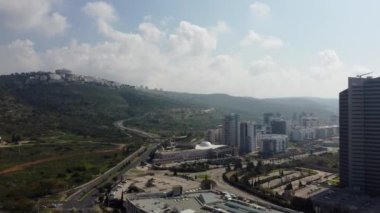 Hayfa İsrail 'in güzel manzaralı bir insansız hava aracının hava görüntüleri.