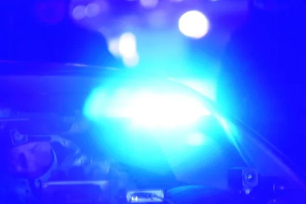Policejní Auto Modrým Světlem Ulici Noci Selektivní Zaměření — Stock fotografie