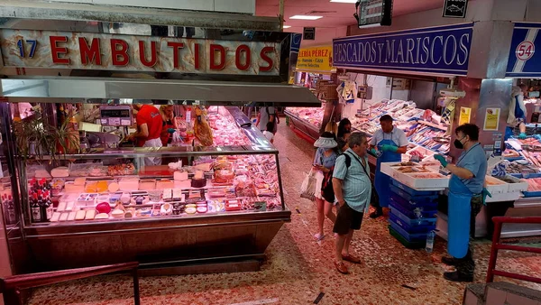 Μαδρίτη Ισπανία Ιουνίου 2022 Αγορά Της Μαδρίτης Πωλητές Ψαριών Και — Φωτογραφία Αρχείου